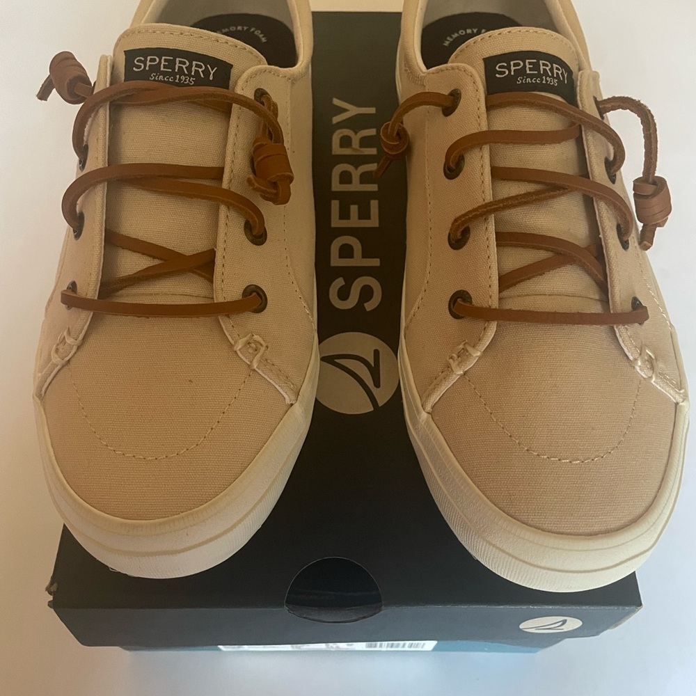Sperry Tan Boat Shoes Classic Low-Top Design